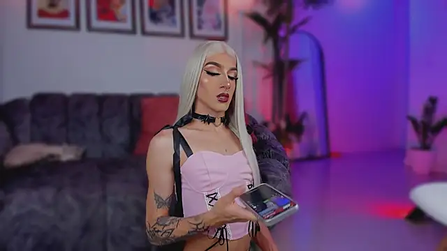 Taylor  foxxx online show from 10.21.25