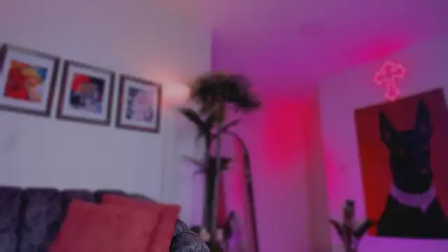 Taylor  foxxx online show from 10.24.25