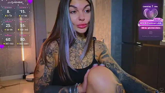 Snapshot of tattooedBabyy chatting on 02.10.25 tattooedBabyy online show from 02.10.25