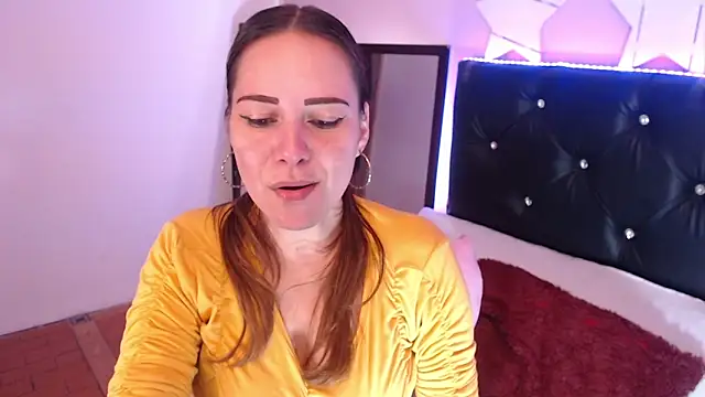 camila delarosa online show from 10.31.25