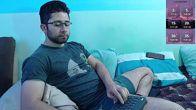 Snapshot of teddy_foster chatting on 03.10.25 teddy foster online show from 03.10.25