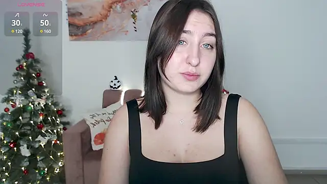 Snapshot of ElmiraPowers chatting on 12.30.24 ElmiraPowers online show from 12.30.24