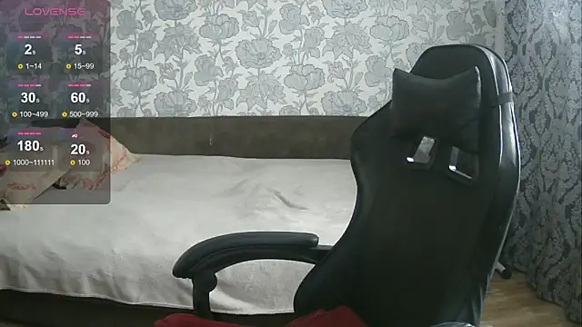 Snapshot of Sabrina_Poison chatting on 12.20.24 Sabrina Poison online show from 12.20.24