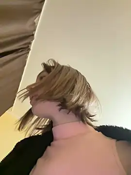 Crayzy Luv online show from 02.04.25