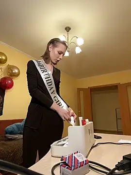 Crayzy Luv online show from 02.10.25