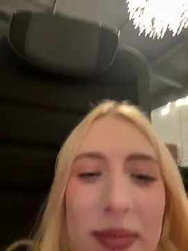 Crayzy Luv online show from 11.01.25