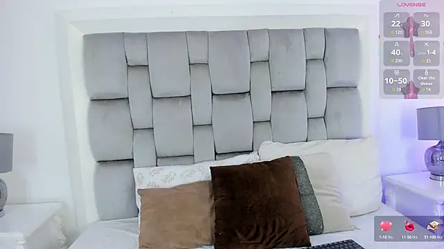 Valerith Vega  online show from 09.26.25