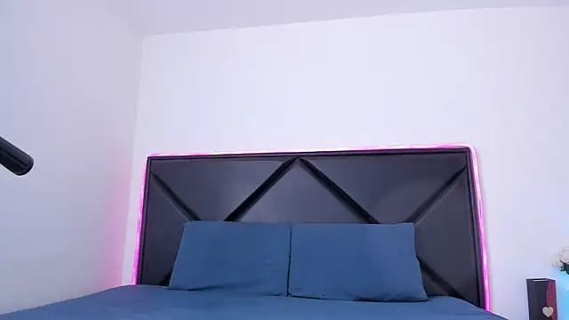 ScarlettAndClark online show from 11.26.25