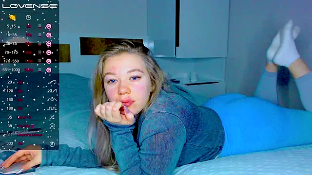 Snapshot of kitti_kaattt chatting on 12.13.24 kitti kaattt online show from 12.13.24