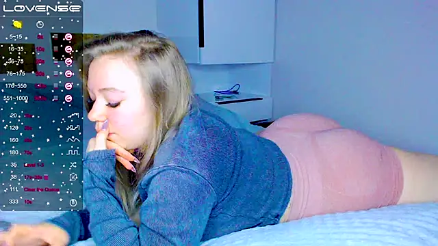 Snapshot of kitti_kaattt chatting on 01.03.25 kitti kaattt online show from 01.03.25