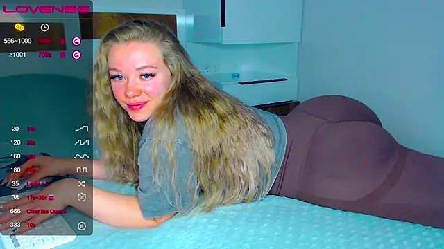 Snapshot of kitti_kaattt chatting on 09.20.25 kitti kaattt online show from 09.20.25