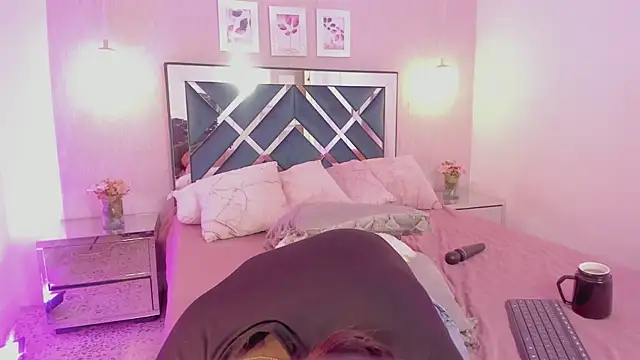 Miakhalifa 7 online show from 03.16.25