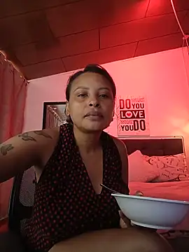 Snapshot of Dominik_girl chatting on 06.19.26 Dominik girl online show from 06.19.26