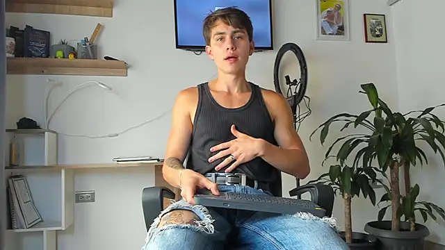 manucute 23  online show from 10.28.25