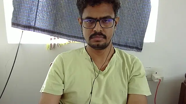 Snapshot of The_SHY_uncut chatting on 11.09.25 The SHY uncut online show from 11.09.25