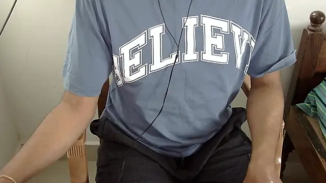 Snapshot of The_SHY_uncut chatting on 02.01.26 The SHY uncut online show from 02.01.26