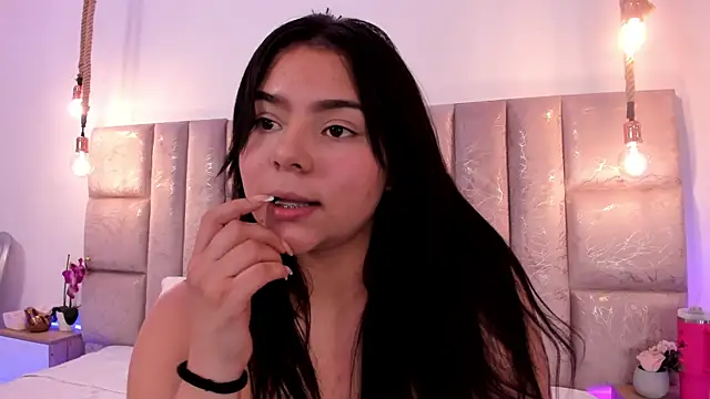 Oriana Guzman online show from 06.25.26