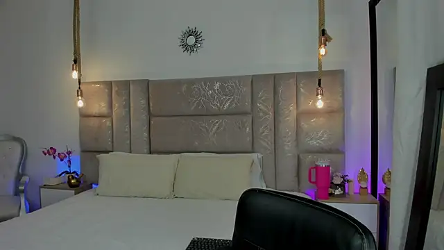 Oriana Guzman online show from 07.26.26