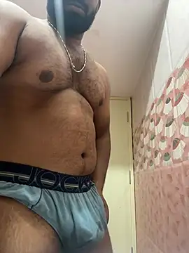 Handsomehunk 4U online show from 12.14.24