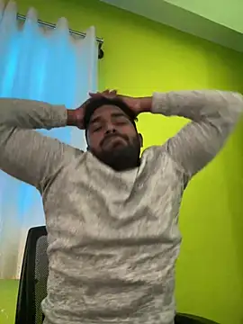 Handsomehunk 4U online show from 01.28.25