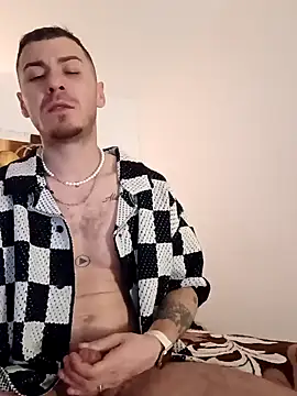 Snapshot of BenDover313OF chatting on 12.17.24 BenDover313OF online show from 12.17.24