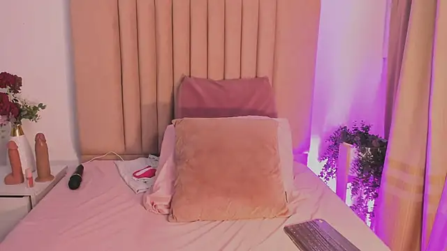 MirandaRoxx online show from 09.29.25