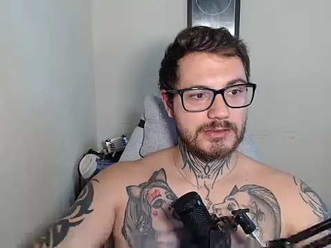 Snapshot of clark_r chatting on 05.18.26 clark r online show from 05.18.26