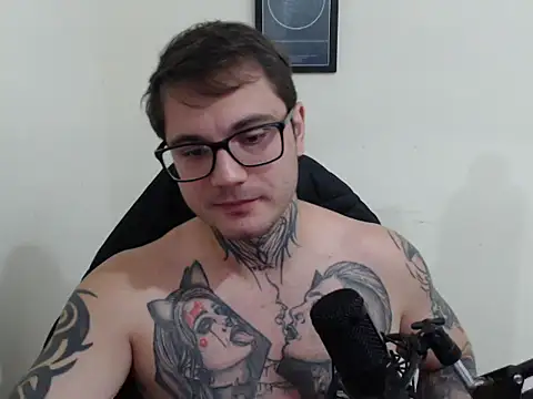 Snapshot of clark_r chatting on 06.17.26 clark r online show from 06.17.26