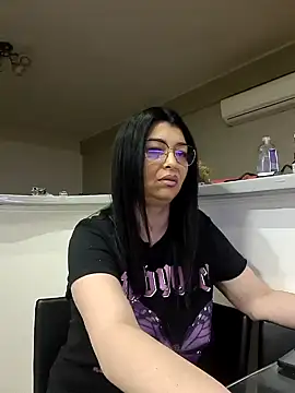 Snapshot of Milf_Abigail chatting on 02.15.25 Milf Abigail online show from 02.15.25