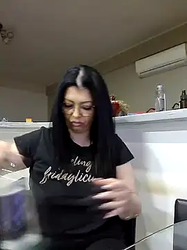 Snapshot of Milf_Abigail chatting on 03.04.25 Milf Abigail online show from 03.04.25