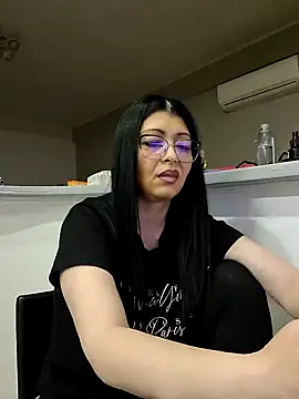 Snapshot of Milf_Abigail chatting on 03.16.25 Milf Abigail online show from 03.16.25