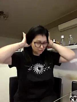 Snapshot of Milf_Abigail chatting on 10.29.25 Milf Abigail online show from 10.29.25