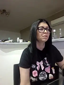 Snapshot of Milf_Abigail chatting on 10.30.25 Milf Abigail online show from 10.30.25