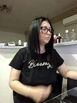 Snapshot of Milf_Abigail chatting on 11.15.25 Milf Abigail online show from 11.15.25