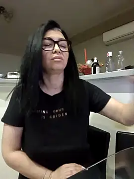 Snapshot of Milf_Abigail chatting on 11.17.25 Milf Abigail online show from 11.17.25