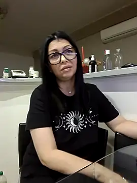 Snapshot of Milf_Abigail chatting on 11.26.25 Milf Abigail online show from 11.26.25