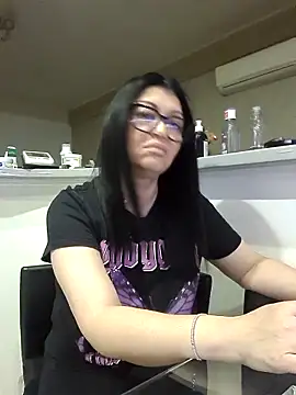 Snapshot of Milf_Abigail chatting on 11.29.25 Milf Abigail online show from 11.29.25