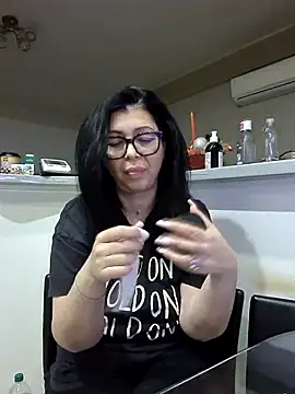 Snapshot of Milf_Abigail chatting on 11.30.25 Milf Abigail online show from 11.30.25