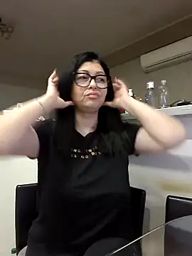 Snapshot of Milf_Abigail chatting on 12.20.25 Milf Abigail online show from 12.20.25