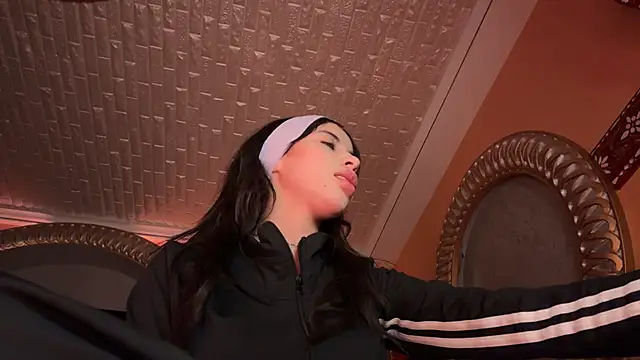 Snapshot of ORLA86 chatting on 03.02.25 ORLA86 online show from 03.02.25