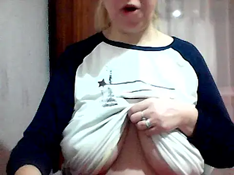 Snapshot of AnaXBerry chatting on 01.20.25 AnaXBerry online show from 01.20.25