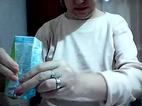 Snapshot of AnaXBerry chatting on 01.22.25 AnaXBerry online show from 01.22.25