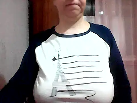 Snapshot of AnaXBerry chatting on 02.12.25 AnaXBerry online show from 02.12.25