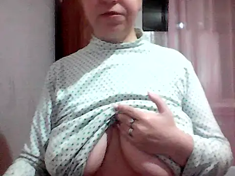 Snapshot of AnaXBerry chatting on 03.02.25 AnaXBerry online show from 03.02.25