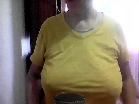 Snapshot of AnaXBerry chatting on 09.25.25 AnaXBerry online show from 09.25.25