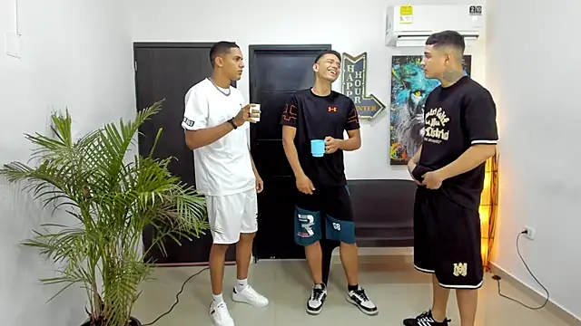 Snapshot of badguyss_bisex chatting on 11.25.25 badguyss bisex online show from 11.25.25