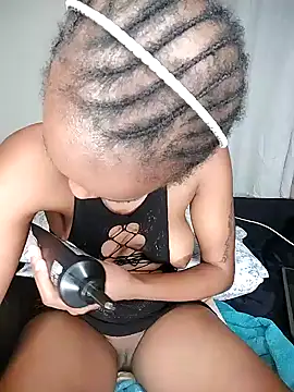 Snapshot of Bella_kiki chatting on 12.28.24 Bella kiki online show from 12.28.24