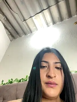 Snapshot of alondra_darling chatting on 10.25.25 alondra darling online show from 10.25.25