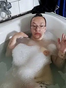 Snapshot of Isabella_Geney chatting on 10.10.25 Isabella Geney online show from 10.10.25