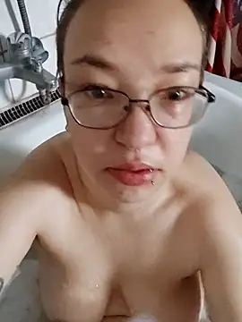 Snapshot of Isabella_Geney chatting on 11.10.25 Isabella Geney online show from 11.10.25